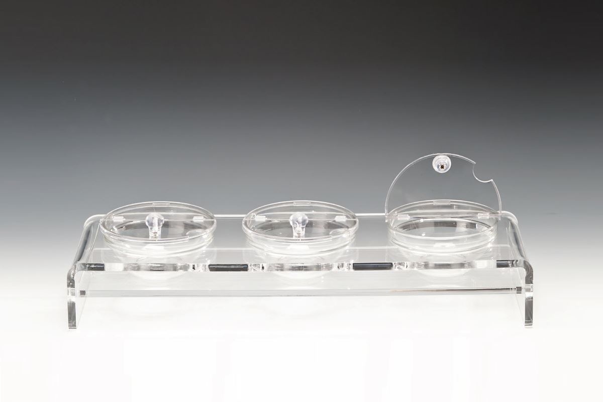 Display Stand With Polycarbonate Lid And Glass Bowl